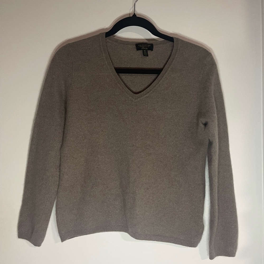 Women's V-Neck Sweater - Tan